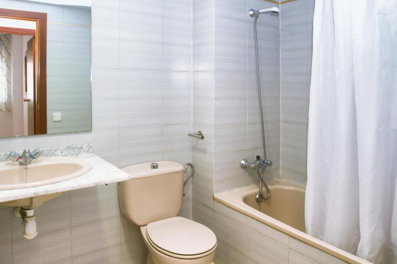 Juniper Apartment Салоу Екстериор снимка