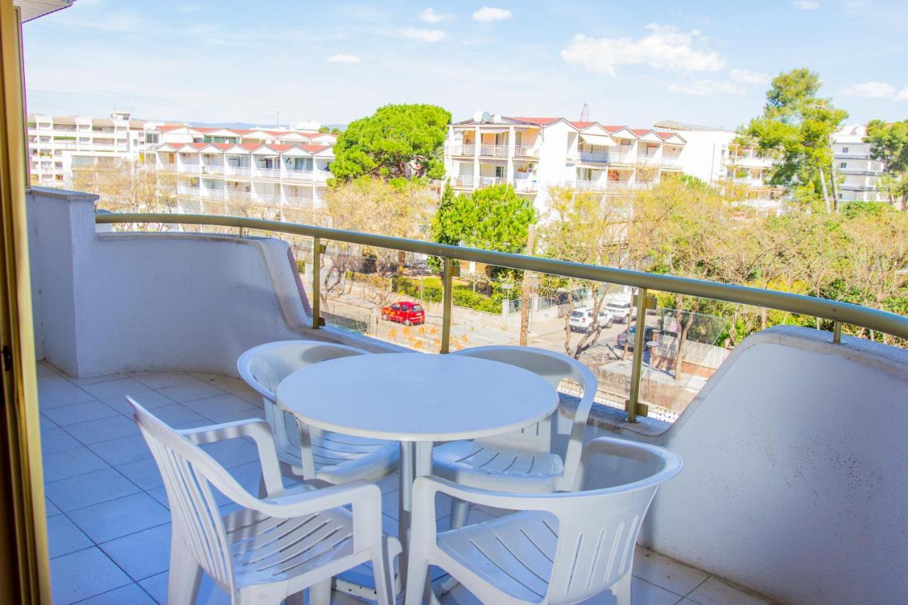 Juniper Apartment Салоу Екстериор снимка