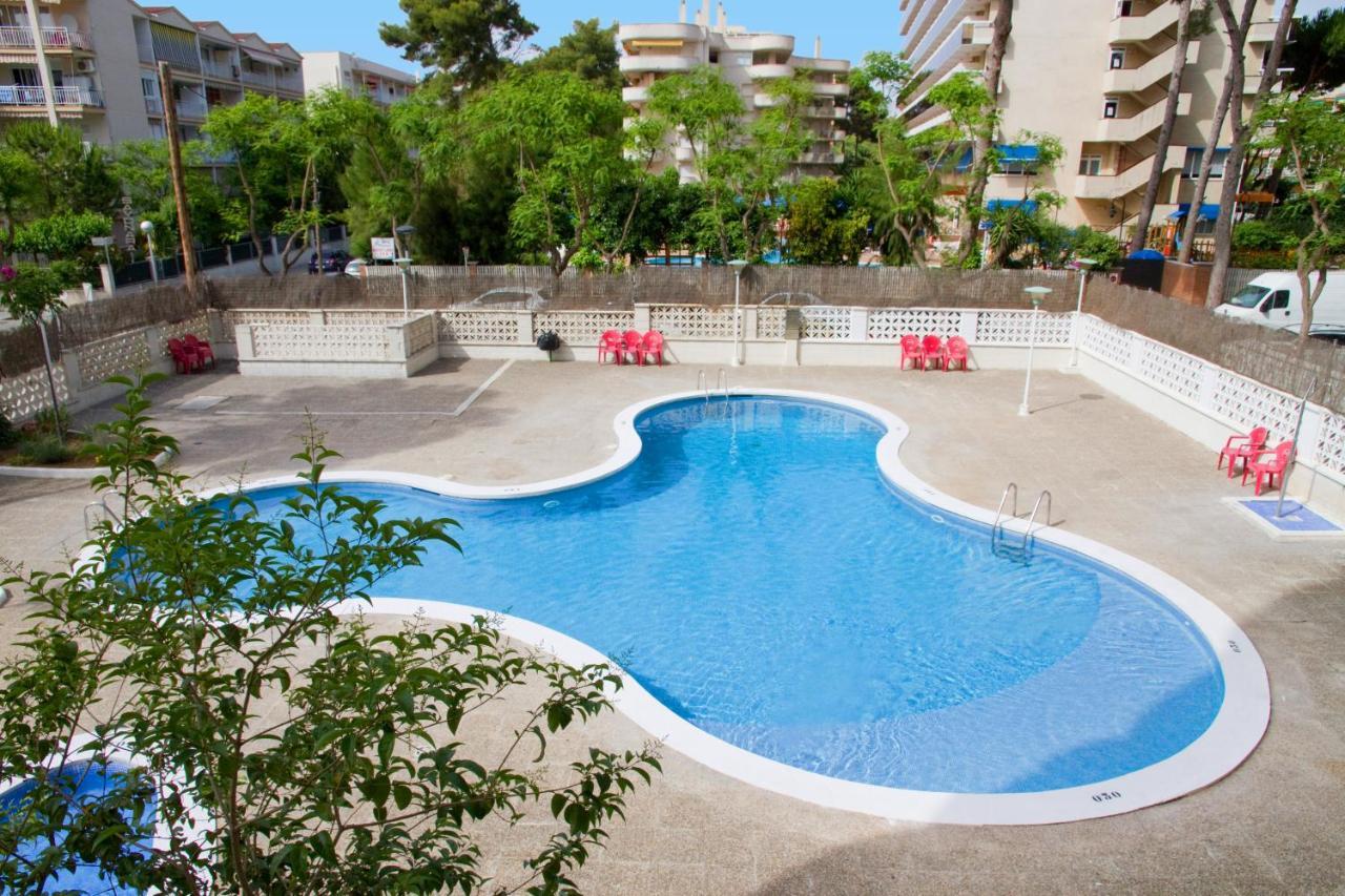 Juniper Apartment Салоу Екстериор снимка